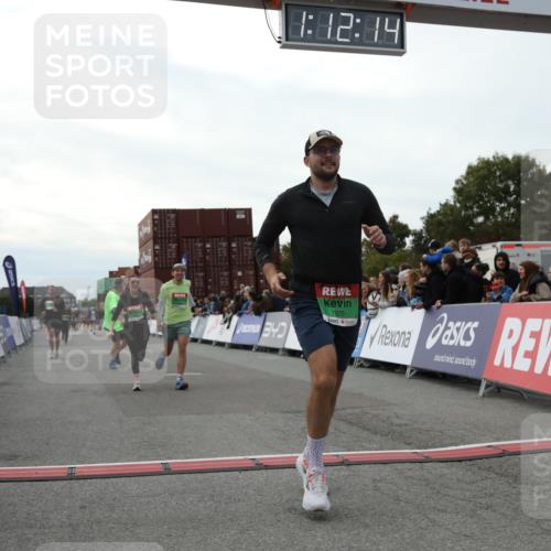 03.10.2025 - Köhlbrandbrückenlauf Yannick Fuchs http://msf.ph/oto/8987666 03.10.2025 16:12:12 Ziel 7404, 7468, 7615, 7762, 7825, 8088, 8501, 8939, 8951 meine-sportfotos.de
