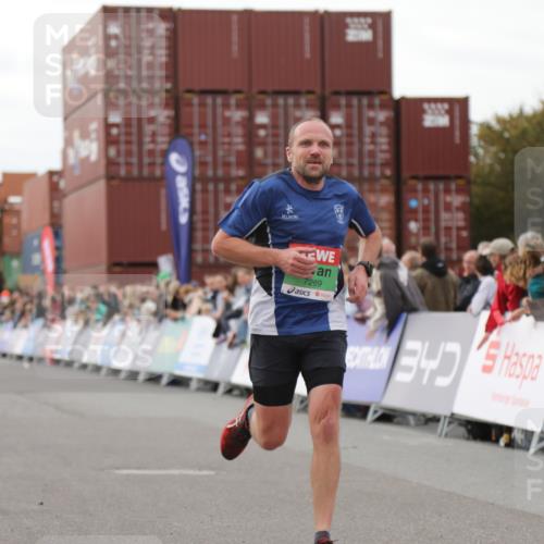 03.10.2025 - Köhlbrandbrückenlauf Yannick Fuchs http://msf.ph/oto/8987671 03.10.2025 15:59:56 Ziel 7165, 7185, 7269, 8915 meine-sportfotos.de