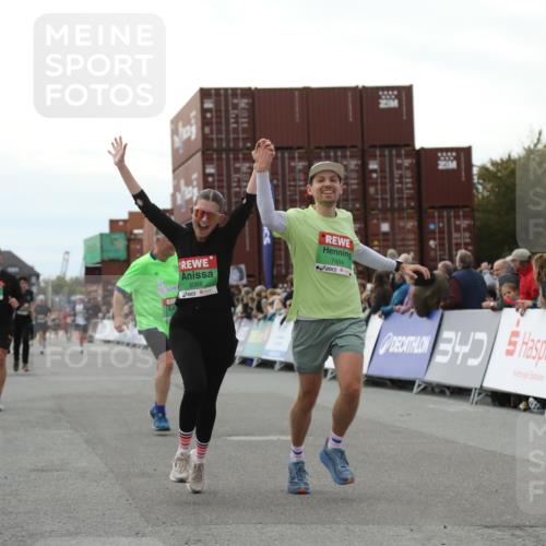 03.10.2025 - Köhlbrandbrückenlauf Yannick Fuchs http://msf.ph/oto/8987673 03.10.2025 16:12:12 Ziel 7404, 7468, 7615, 7762, 7825, 8088, 8501, 8939, 8951 meine-sportfotos.de