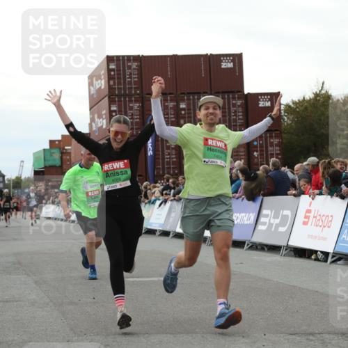 03.10.2025 - Köhlbrandbrückenlauf Yannick Fuchs http://msf.ph/oto/8987678 03.10.2025 16:12:12 Ziel 7404, 7468, 7615, 7762, 7825, 8088, 8501, 8939, 8951 meine-sportfotos.de