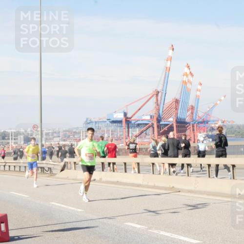 03.10.2025 - Köhlbrandbrückenlauf Matties Gatica Varas http://msf.ph/oto/8987680 03.10.2025 12:30:53 Position 2  meine-sportfotos.de