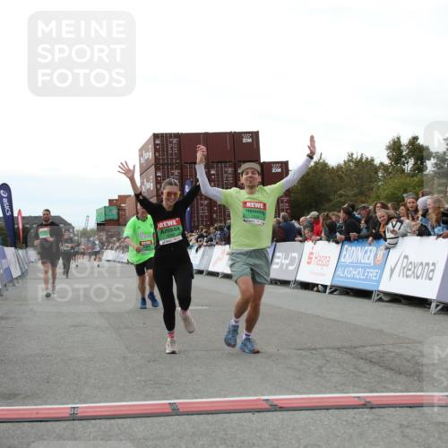 03.10.2025 - Köhlbrandbrückenlauf Yannick Fuchs http://msf.ph/oto/8987684 03.10.2025 16:12:13 Ziel 7404, 7468, 7615, 7762, 7825, 8088, 8501, 8939, 8951 meine-sportfotos.de