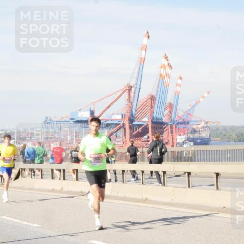 03.10.2025 - Köhlbrandbrückenlauf Matties Gatica Varas http://msf.ph/oto/8987686 03.10.2025 12:30:54 Position 2 500, 6248 meine-sportfotos.de