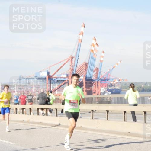 03.10.2025 - Köhlbrandbrückenlauf Matties Gatica Varas http://msf.ph/oto/8987689 03.10.2025 12:30:54 Position 2 6248 meine-sportfotos.de