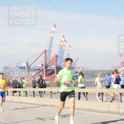 03.10.2025 - Köhlbrandbrückenlauf Matties Gatica Varas http://msf.ph/oto/8987691 03.10.2025 12:30:54 Position 2 6248 meine-sportfotos.de