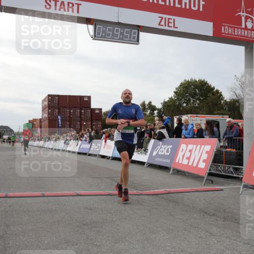 03.10.2025 - Köhlbrandbrückenlauf Yannick Fuchs http://msf.ph/oto/8987694 03.10.2025 15:59:56 Ziel 7165, 7185, 7269, 8915 meine-sportfotos.de