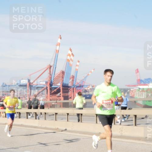 03.10.2025 - Köhlbrandbrückenlauf Matties Gatica Varas http://msf.ph/oto/8987695 03.10.2025 12:30:55 Position 2 6248 meine-sportfotos.de