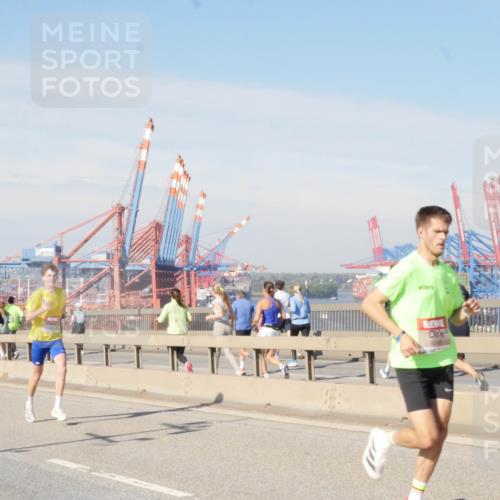 03.10.2025 - Köhlbrandbrückenlauf Matties Gatica Varas http://msf.ph/oto/8987697 03.10.2025 12:30:55 Position 2  meine-sportfotos.de