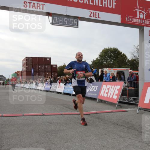 03.10.2025 - Köhlbrandbrückenlauf Yannick Fuchs http://msf.ph/oto/8987700 03.10.2025 15:59:57 Ziel 7165, 7269, 8915 meine-sportfotos.de