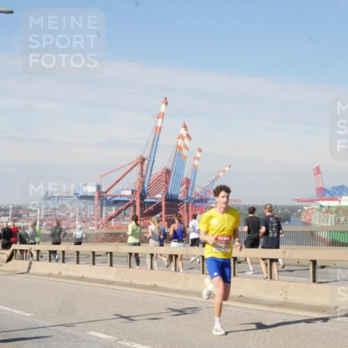03.10.2025 - Köhlbrandbrückenlauf Matties Gatica Varas http://msf.ph/oto/8987702 03.10.2025 12:30:57 Position 2  meine-sportfotos.de