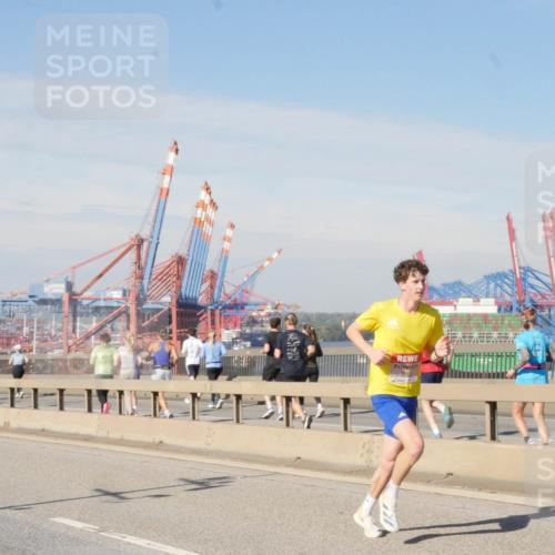 03.10.2025 - Köhlbrandbrückenlauf Matties Gatica Varas http://msf.ph/oto/8987707 03.10.2025 12:30:57 Position 2 6253 meine-sportfotos.de