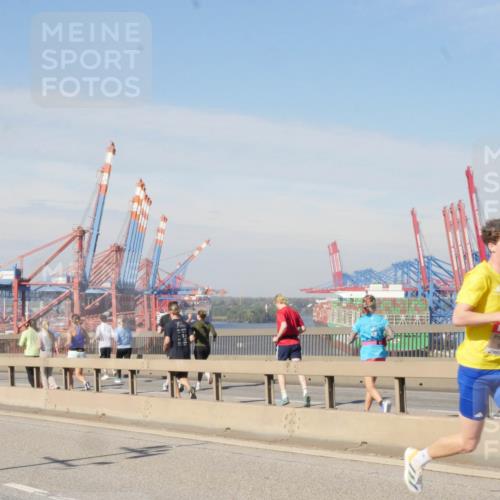 03.10.2025 - Köhlbrandbrückenlauf Matties Gatica Varas http://msf.ph/oto/8987709 03.10.2025 12:30:58 Position 2  meine-sportfotos.de