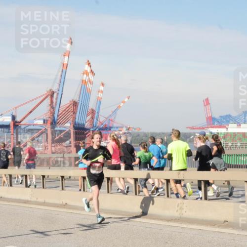 03.10.2025 - Köhlbrandbrückenlauf Matties Gatica Varas http://msf.ph/oto/8987713 03.10.2025 12:31:01 Position 2  meine-sportfotos.de