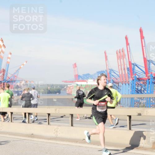 03.10.2025 - Köhlbrandbrückenlauf Matties Gatica Varas http://msf.ph/oto/8987721 03.10.2025 12:31:02 Position 2  meine-sportfotos.de