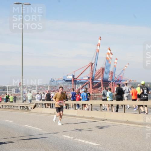 03.10.2025 - Köhlbrandbrückenlauf Matties Gatica Varas http://msf.ph/oto/8987726 03.10.2025 12:31:12 Position 2  meine-sportfotos.de