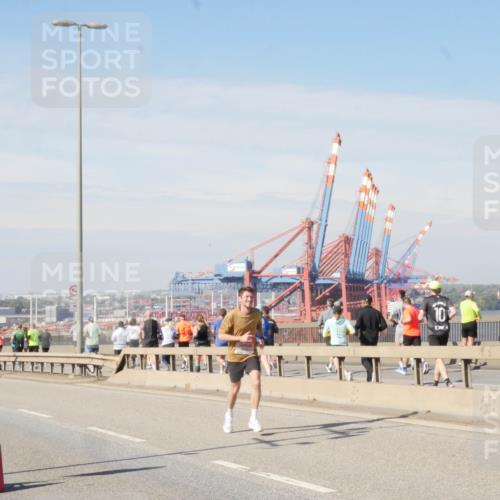 03.10.2025 - Köhlbrandbrückenlauf Matties Gatica Varas http://msf.ph/oto/8987729 03.10.2025 12:31:13 Position 2 10 meine-sportfotos.de