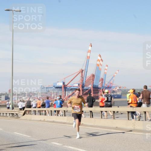 03.10.2025 - Köhlbrandbrückenlauf Matties Gatica Varas http://msf.ph/oto/8987731 03.10.2025 12:31:13 Position 2  meine-sportfotos.de