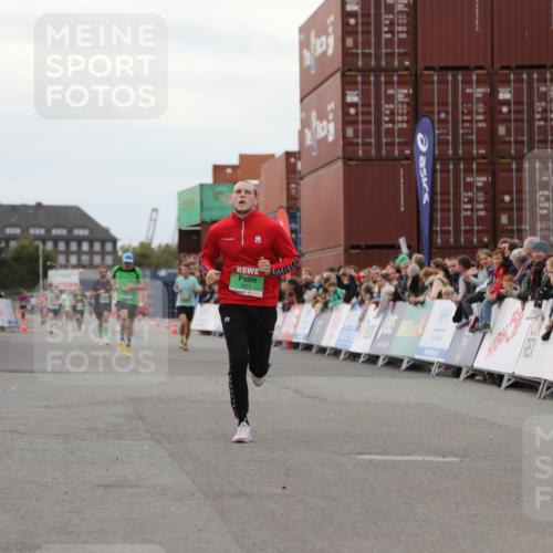 03.10.2025 - Köhlbrandbrückenlauf Yannick Fuchs http://msf.ph/oto/8987733 03.10.2025 15:59:58 Ziel 7269, 8783, 8915 meine-sportfotos.de