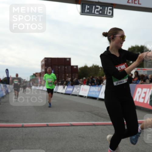 03.10.2025 - Köhlbrandbrückenlauf Yannick Fuchs http://msf.ph/oto/8987734 03.10.2025 16:12:14 Ziel 7404, 7468, 7615, 7762, 7825, 8088, 8501, 8939, 8951 meine-sportfotos.de