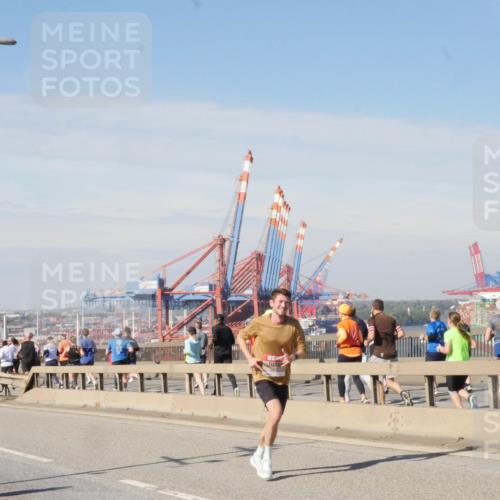 03.10.2025 - Köhlbrandbrückenlauf Matties Gatica Varas http://msf.ph/oto/8987736 03.10.2025 12:31:14 Position 2  meine-sportfotos.de