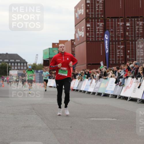 03.10.2025 - Köhlbrandbrückenlauf Yannick Fuchs http://msf.ph/oto/8987737 03.10.2025 15:59:58 Ziel 7269, 8783, 8915 meine-sportfotos.de