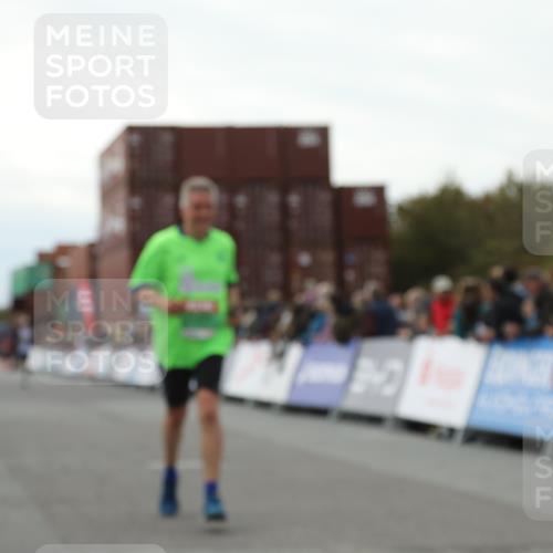 03.10.2025 - Köhlbrandbrückenlauf Yannick Fuchs http://msf.ph/oto/8987739 03.10.2025 16:12:14 Ziel 7404, 7468, 7615, 7762, 7825, 8088, 8501, 8939, 8951 meine-sportfotos.de