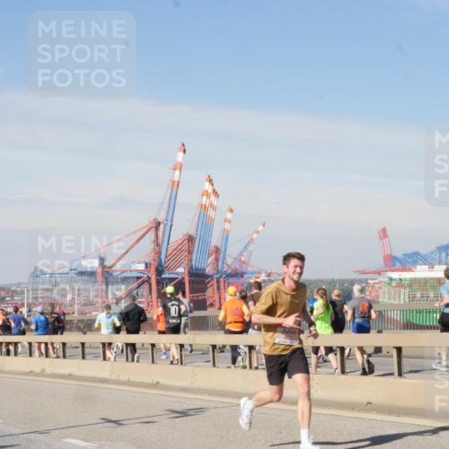 03.10.2025 - Köhlbrandbrückenlauf Matties Gatica Varas http://msf.ph/oto/8987740 03.10.2025 12:31:14 Position 2 10 meine-sportfotos.de