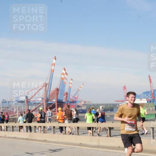 03.10.2025 - Köhlbrandbrückenlauf Matties Gatica Varas http://msf.ph/oto/8987742 03.10.2025 12:31:15 Position 2 4072 meine-sportfotos.de