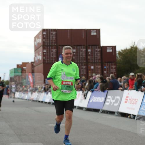 03.10.2025 - Köhlbrandbrückenlauf Yannick Fuchs http://msf.ph/oto/8987743 03.10.2025 16:12:14 Ziel 7404, 7468, 7615, 7762, 7825, 8088, 8501, 8939, 8951 meine-sportfotos.de