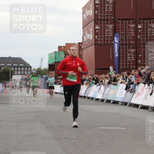 03.10.2025 - Köhlbrandbrückenlauf Yannick Fuchs http://msf.ph/oto/8987744 03.10.2025 15:59:58 Ziel 7269, 8783, 8915 meine-sportfotos.de