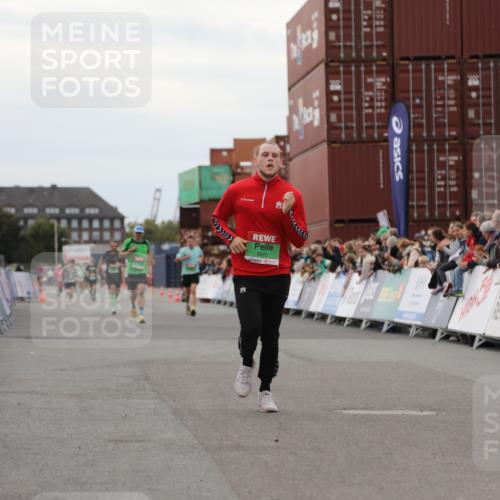 03.10.2025 - Köhlbrandbrückenlauf Yannick Fuchs http://msf.ph/oto/8987748 03.10.2025 15:59:58 Ziel 7269, 8783, 8915 meine-sportfotos.de