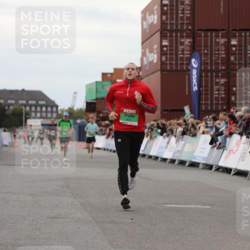 03.10.2025 - Köhlbrandbrückenlauf Yannick Fuchs http://msf.ph/oto/8987753 03.10.2025 15:59:58 Ziel 7269, 8783, 8915 meine-sportfotos.de