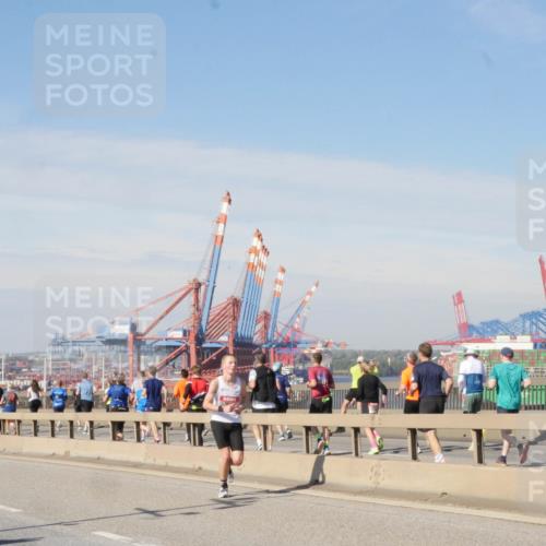 03.10.2025 - Köhlbrandbrückenlauf Matties Gatica Varas http://msf.ph/oto/8987754 03.10.2025 12:31:21 Position 2  meine-sportfotos.de