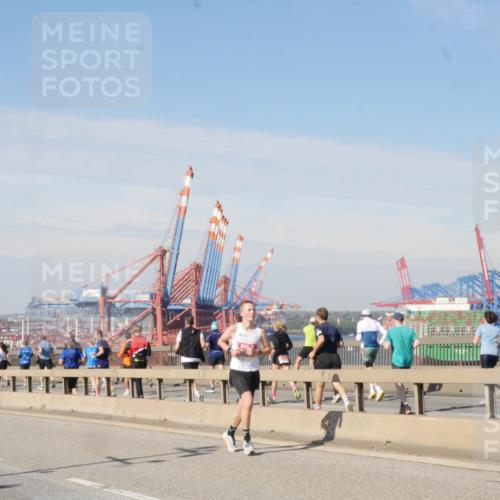 03.10.2025 - Köhlbrandbrückenlauf Matties Gatica Varas http://msf.ph/oto/8987756 03.10.2025 12:31:22 Position 2  meine-sportfotos.de