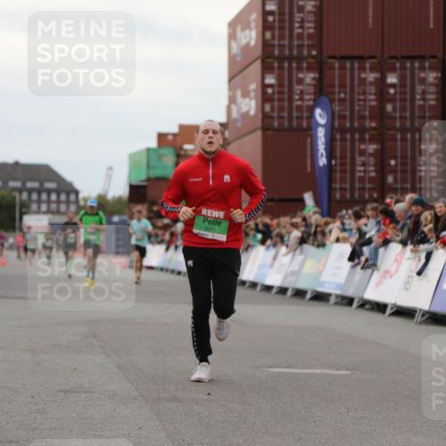 03.10.2025 - Köhlbrandbrückenlauf Yannick Fuchs http://msf.ph/oto/8987757 03.10.2025 15:59:59 Ziel 7269, 7329, 8783, 8915 meine-sportfotos.de