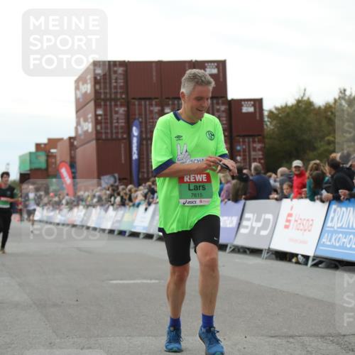 03.10.2025 - Köhlbrandbrückenlauf Yannick Fuchs http://msf.ph/oto/8987759 03.10.2025 16:12:15 Ziel 7404, 7615, 7762, 7825, 8088, 8501, 9359 meine-sportfotos.de