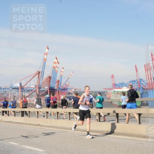 03.10.2025 - Köhlbrandbrückenlauf Matties Gatica Varas http://msf.ph/oto/8987760 03.10.2025 12:31:22 Position 2  meine-sportfotos.de