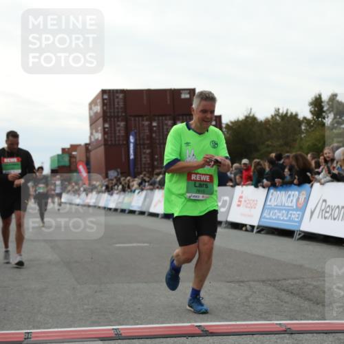 03.10.2025 - Köhlbrandbrückenlauf Yannick Fuchs http://msf.ph/oto/8987762 03.10.2025 16:12:15 Ziel 7404, 7615, 7762, 7825, 8088, 8501, 9359 meine-sportfotos.de
