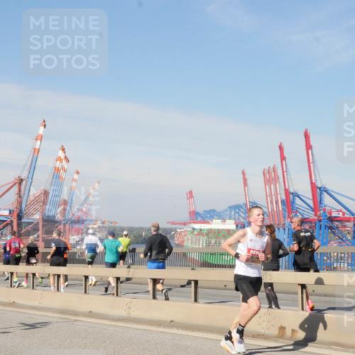 03.10.2025 - Köhlbrandbrückenlauf Matties Gatica Varas http://msf.ph/oto/8987766 03.10.2025 12:31:23 Position 2  meine-sportfotos.de