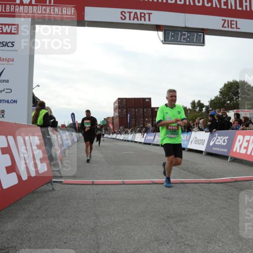 03.10.2025 - Köhlbrandbrückenlauf Yannick Fuchs http://msf.ph/oto/8987774 03.10.2025 16:12:15 Ziel 7404, 7615, 7762, 7825, 8088, 8501, 9359 meine-sportfotos.de
