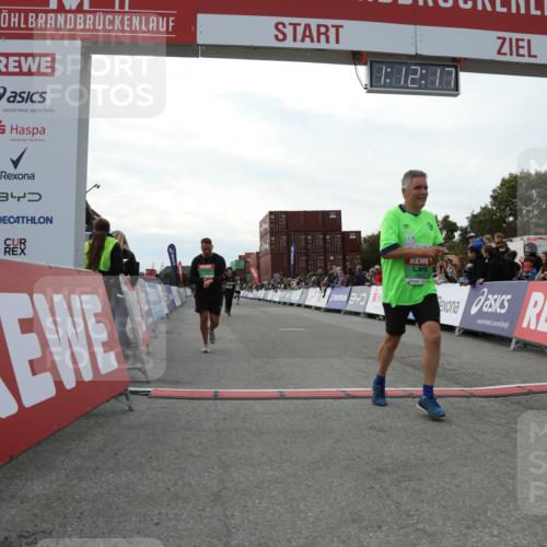 03.10.2025 - Köhlbrandbrückenlauf Yannick Fuchs http://msf.ph/oto/8987780 03.10.2025 16:12:16 Ziel 7404, 7615, 7762, 8088, 8501, 9359 meine-sportfotos.de