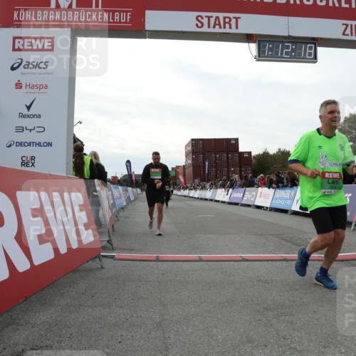 03.10.2025 - Köhlbrandbrückenlauf Yannick Fuchs http://msf.ph/oto/8987785 03.10.2025 16:12:16 Ziel 7404, 7615, 7762, 8088, 8501, 9359 meine-sportfotos.de