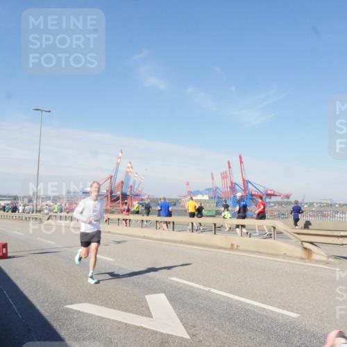 03.10.2025 - Köhlbrandbrückenlauf Matties Gatica Varas http://msf.ph/oto/8987796 03.10.2025 12:31:38 Position 2 111781 meine-sportfotos.de