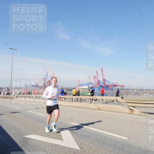 03.10.2025 - Köhlbrandbrückenlauf Matties Gatica Varas http://msf.ph/oto/8987799 03.10.2025 12:31:39 Position 2  meine-sportfotos.de
