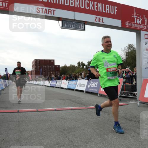 03.10.2025 - Köhlbrandbrückenlauf Yannick Fuchs http://msf.ph/oto/8987800 03.10.2025 16:12:16 Ziel 7404, 7615, 7762, 8088, 8501, 9359 meine-sportfotos.de
