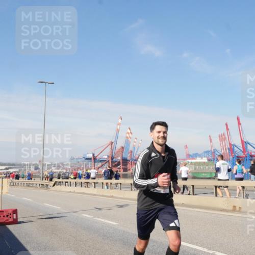 03.10.2025 - Köhlbrandbrückenlauf Matties Gatica Varas http://msf.ph/oto/8987809 03.10.2025 12:31:48 Position 2 1, 0793 meine-sportfotos.de