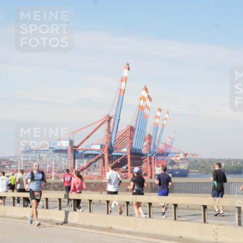 03.10.2025 - Köhlbrandbrückenlauf Matties Gatica Varas http://msf.ph/oto/8987814 03.10.2025 12:31:55 Position 2 1500, 38 meine-sportfotos.de