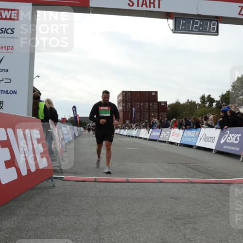 03.10.2025 - Köhlbrandbrückenlauf Yannick Fuchs http://msf.ph/oto/8987819 03.10.2025 16:12:17 Ziel 7404, 7615, 7762, 8088, 8501, 9060, 9061, 9359 meine-sportfotos.de