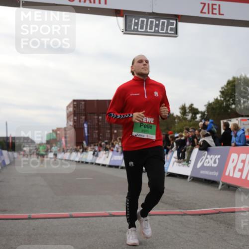 03.10.2025 - Köhlbrandbrückenlauf Yannick Fuchs http://msf.ph/oto/8987820 03.10.2025 16:00:01 Ziel 7103, 7106, 7329, 8783, 8915 meine-sportfotos.de