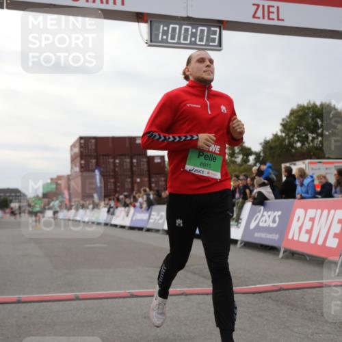 03.10.2025 - Köhlbrandbrückenlauf Yannick Fuchs http://msf.ph/oto/8987823 03.10.2025 16:00:01 Ziel 7103, 7106, 7329, 8783, 8915 meine-sportfotos.de